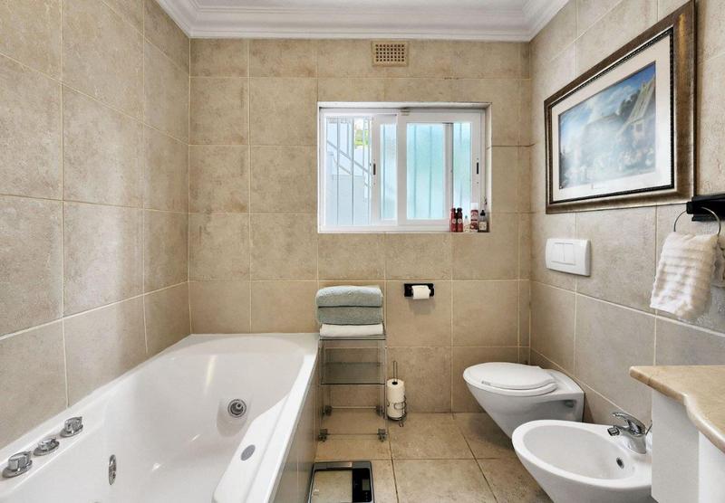 5 Bedroom Property for Sale in Bantry Bay Western Cape